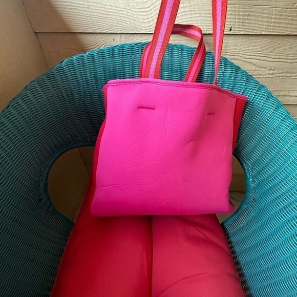 SUMMERSALT Pink Neoprene Beach Tote - Picture 10 of 11